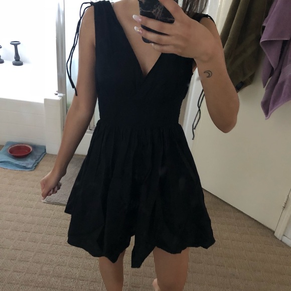 Women’s h&m black dress size 4 - Picture 2 of 4